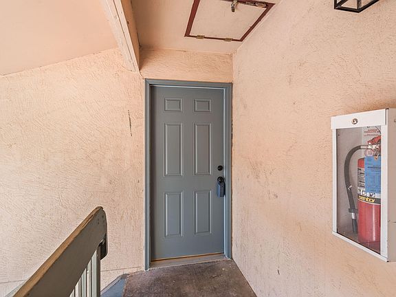 2nd image of 4601 Carlisle Blvd NE APT A14