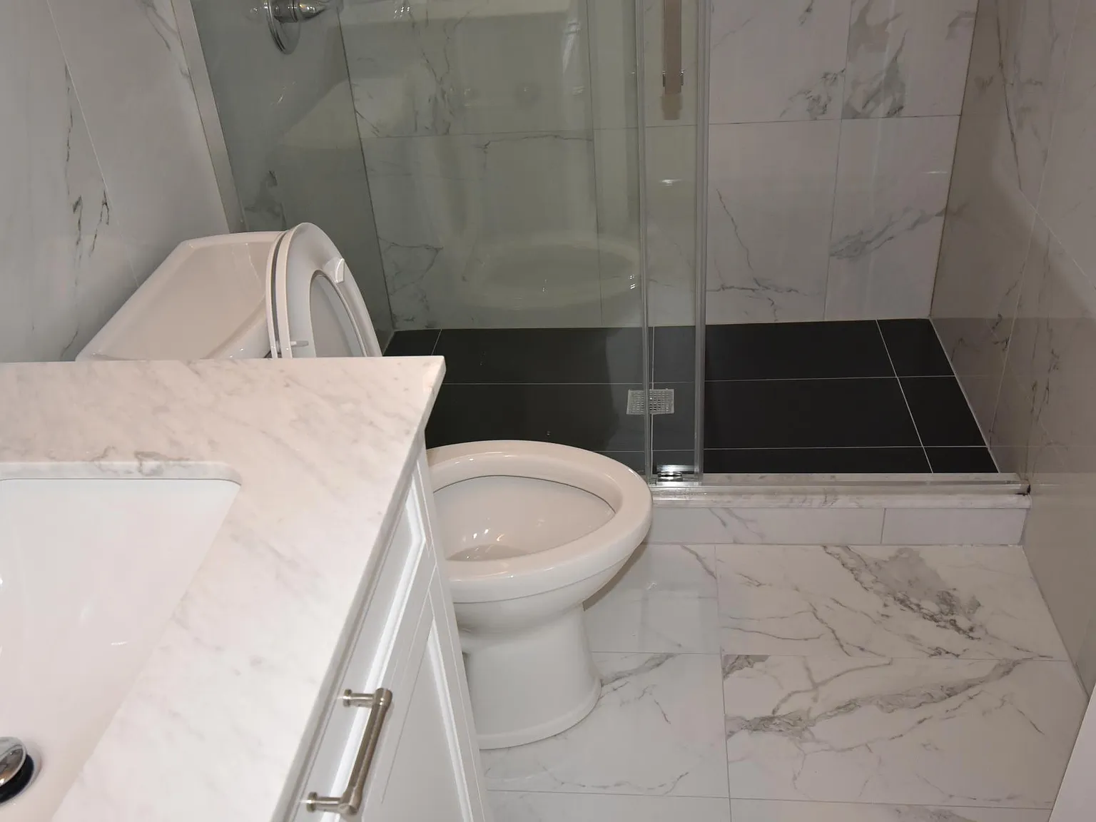 2 bed, 950 sqft, $1,995 — Photo 2