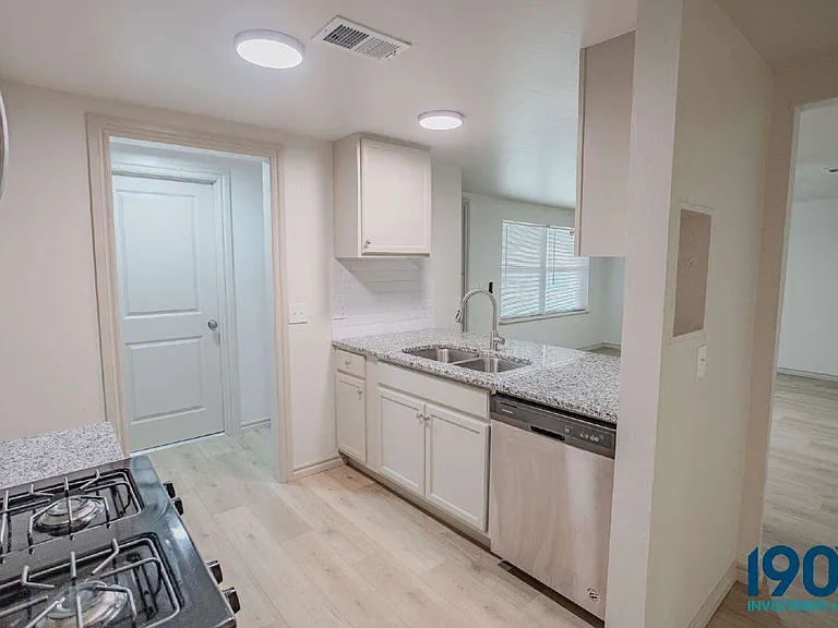8604 S Brookline Ave — Photo 11