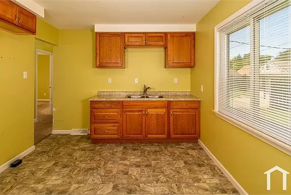 9263 Schaefer Hwy — Photo 7