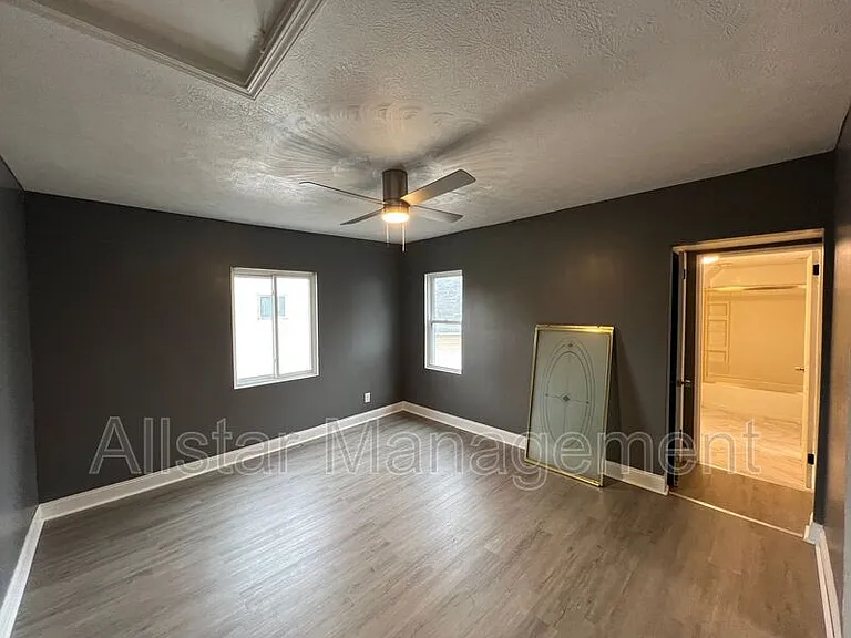 760 W 9th St — Photo 16