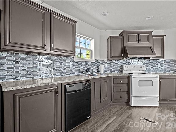4th image of 278 Bob Hardin Rd