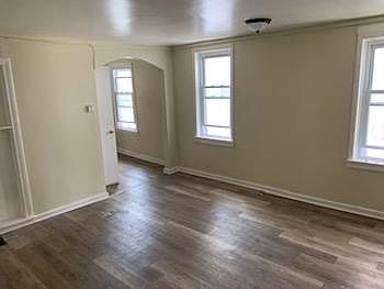 5th image of 111 Glasgow St