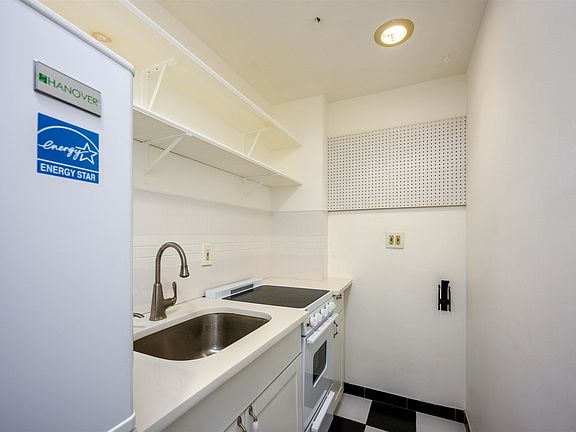 5th image of 50 Glenwood Ave APT 107