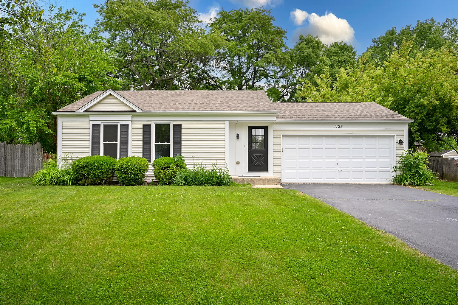1123 Crimson Ct photo 1
