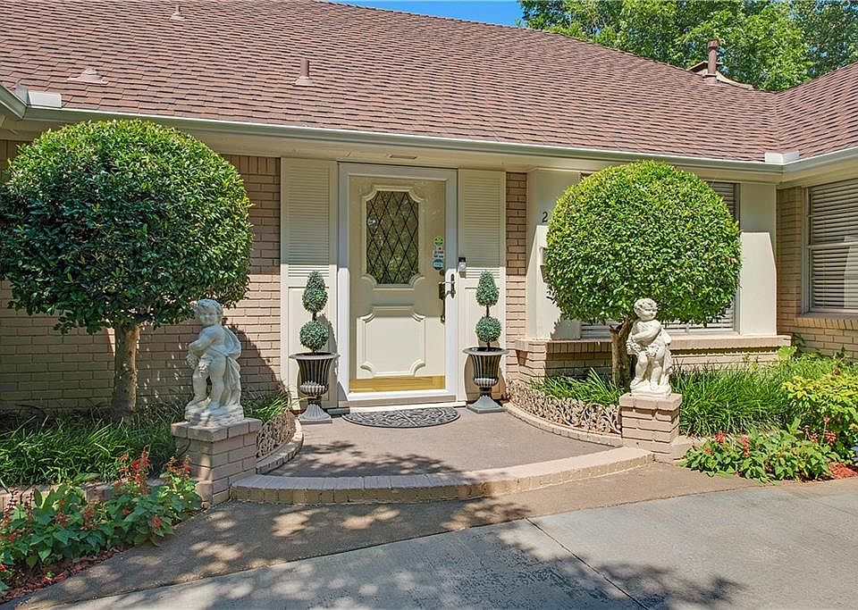 1st image of 2909 N Grove Ave