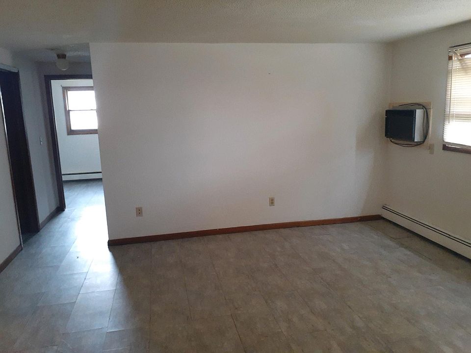 2nd image of 381 Brooks St S #5