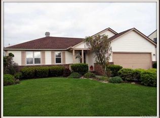16 Canterbury Trl, Buffalo, NY 14224