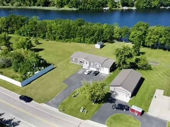 1626 E Lake Victoria Rd SE, Alexandria, MN 56308
