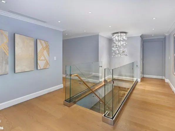 150 East 69th Street image 9 of 23