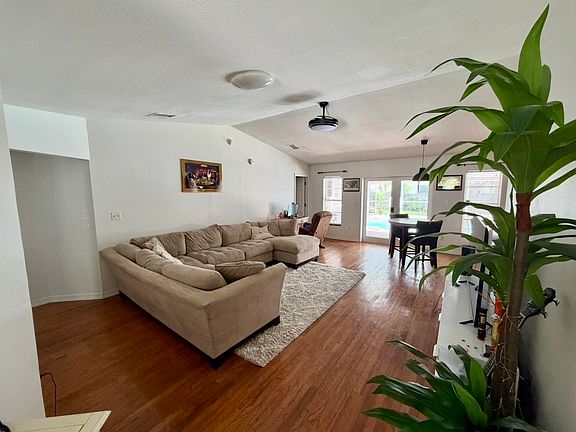 4th image of 206 N Beverly Ave