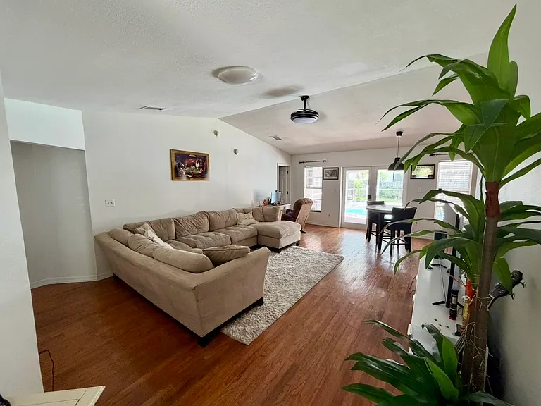 206 N Beverly Ave — Photo 4