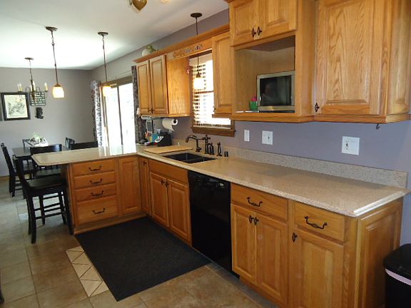 Beautiful Oak Kitchen Cabine