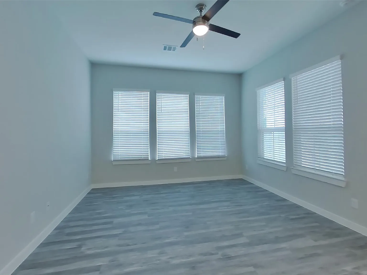 3 bed, 2.5 bath, 1667 sqft, $2,499 — Photo 2