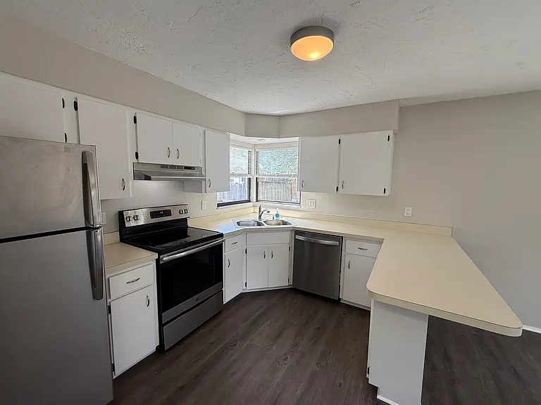 3061 Edgewood Ter — Photo 3