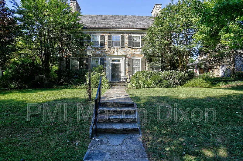 5 bed, 4.0 bath, 4085 sqft, $5,500 — Photo 1