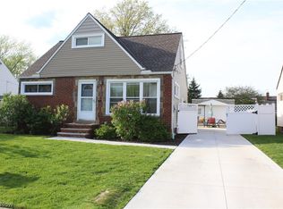 21101 Carol Dr, Cleveland, OH 44119
