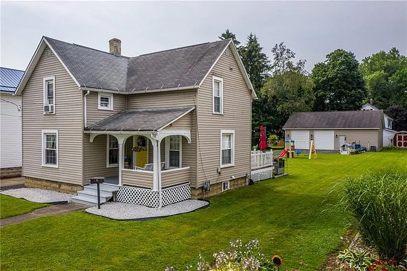 19 Sherrard Ave photo 1