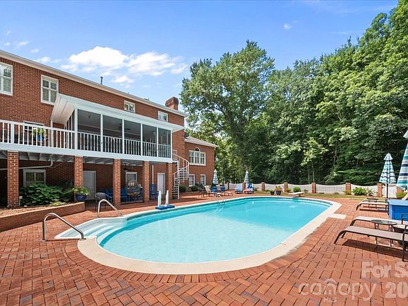 3rd image of 101 River Ridge Dr