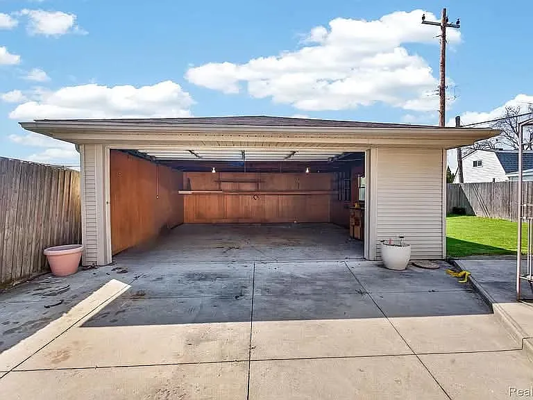 15226 Everly St — Photo 25
