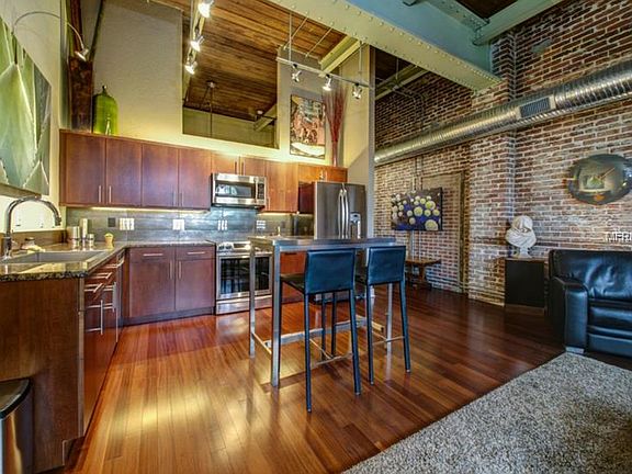 4th image of 1501 W Horatio St APT 226