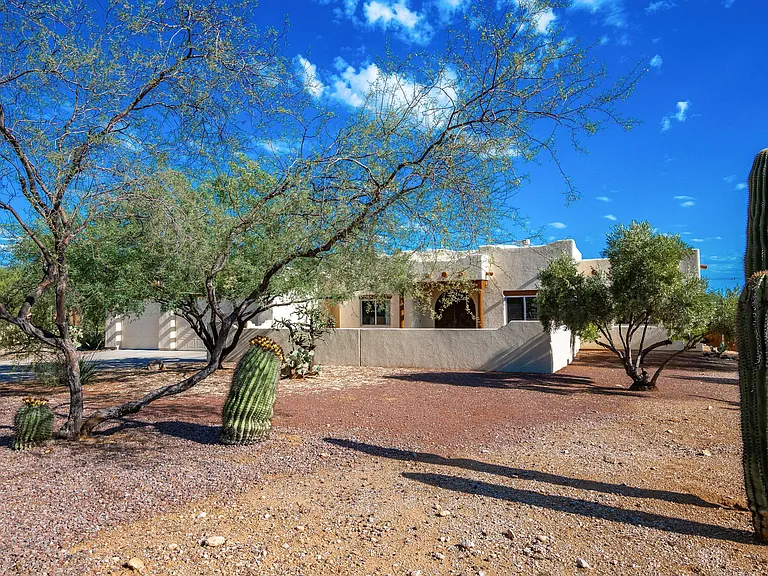 10450 E Placita Guanajuato — Photo 3