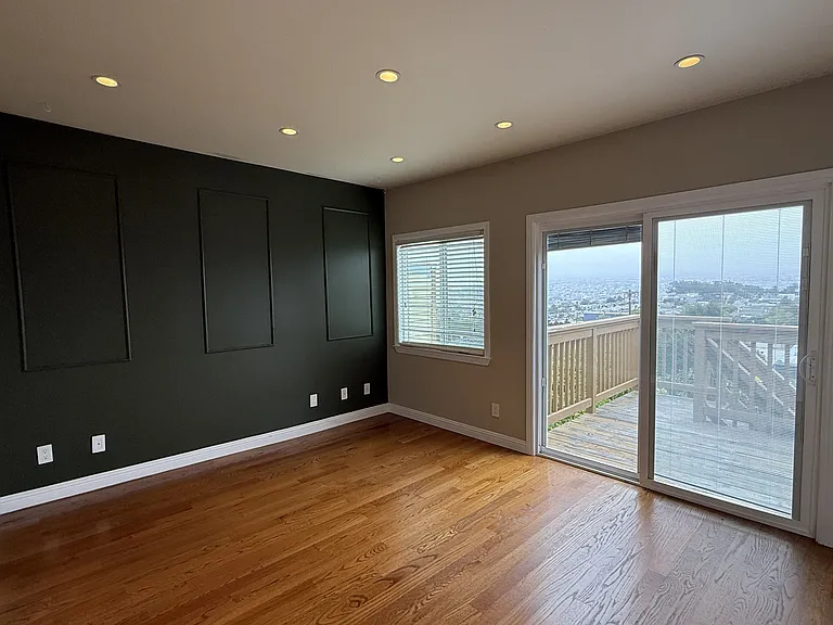 Mangels Ave — Photo 15