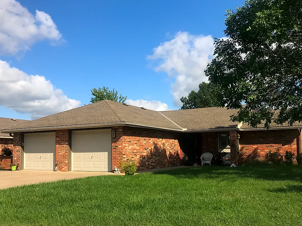 PRAIRIE PLACE APARTMENTS