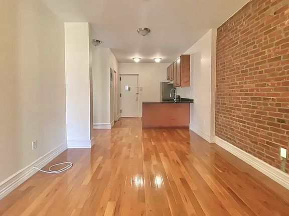 2nd image of 65 W 106th St
