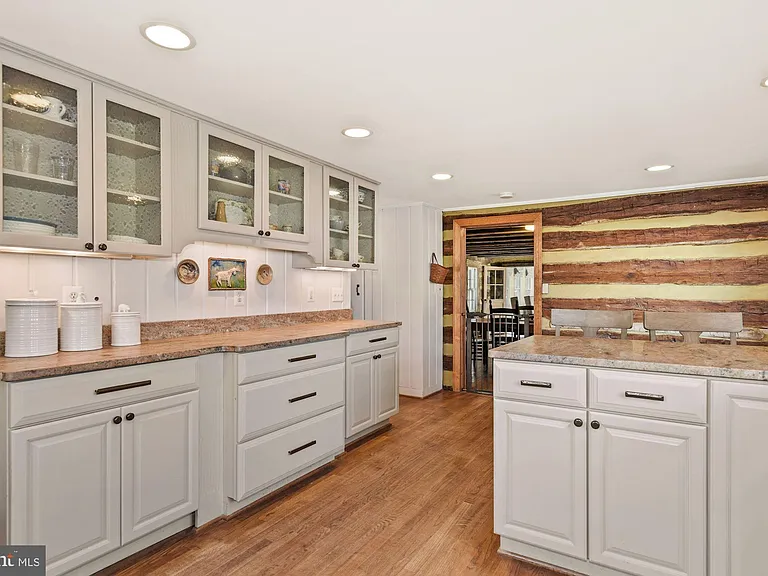 326 Walker Rd — Photo 7
