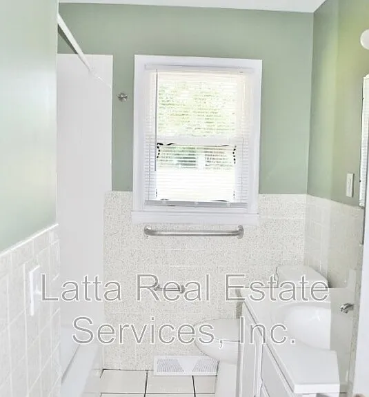 804 NW South Summit Cir — Photo 11