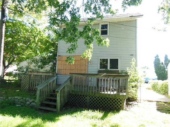 3rd image of 1044 Mallett St