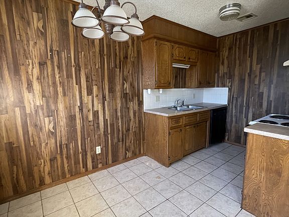 2nd image of 601 NW J St #22