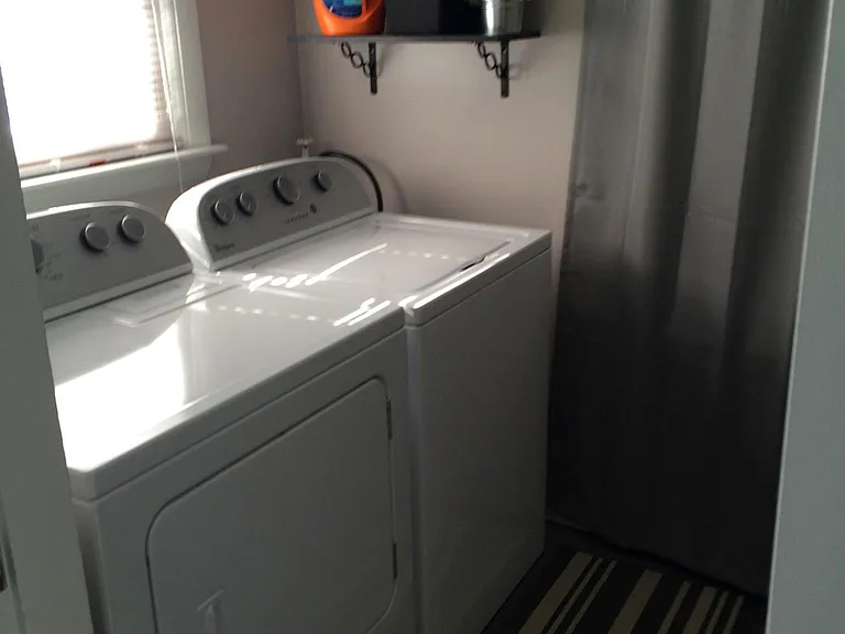 17 Moore Ave — Photo 4