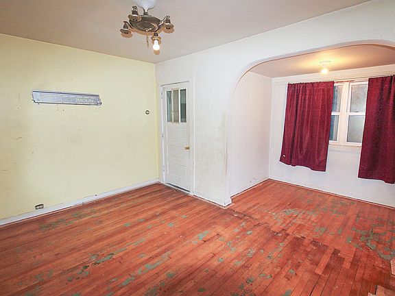 2nd image of 819 1st Ave NW