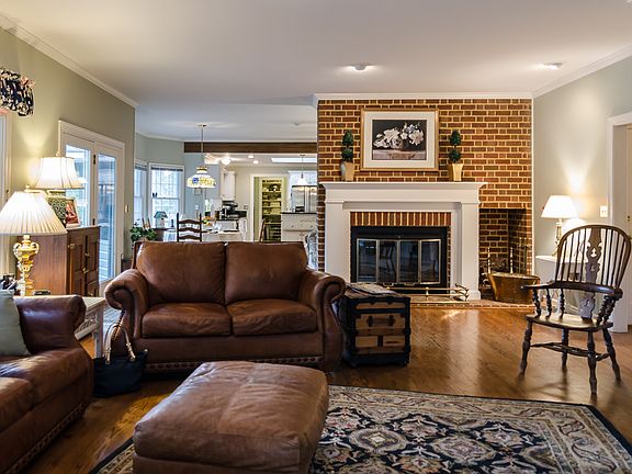 5th image of 1717 Lovetts Pond Ln
