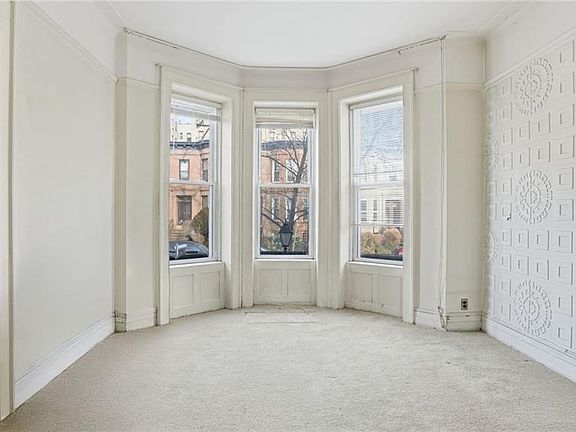 2nd image of 264 Sterling St