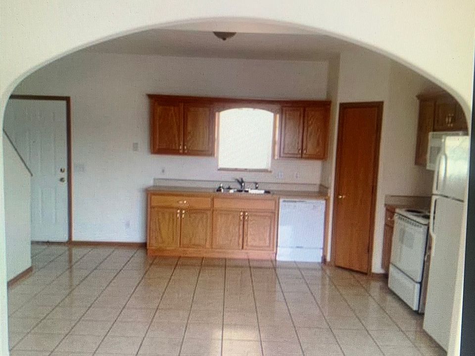 2nd image of 615 Gibbs Ave #12
