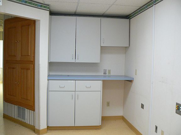 5th image of 33 Hartford Ave