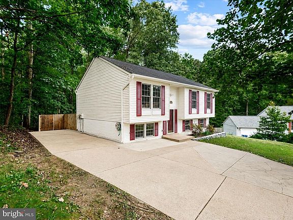 3rd image of 6922 Ridge Way Dr
