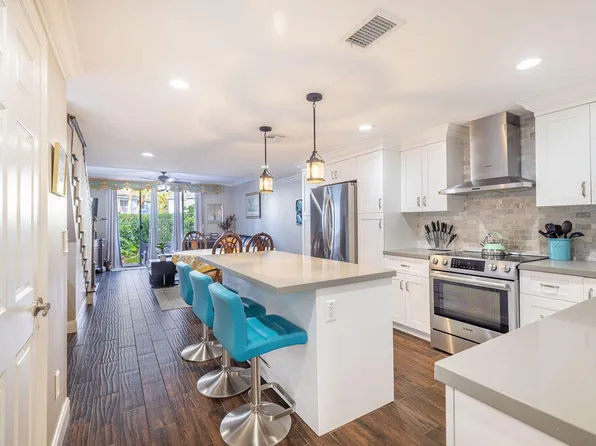 1038 Jeffery St, Boca Raton, FL 33487