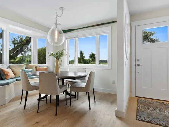 88 Little Neck Rd, Ipswich, MA 01938