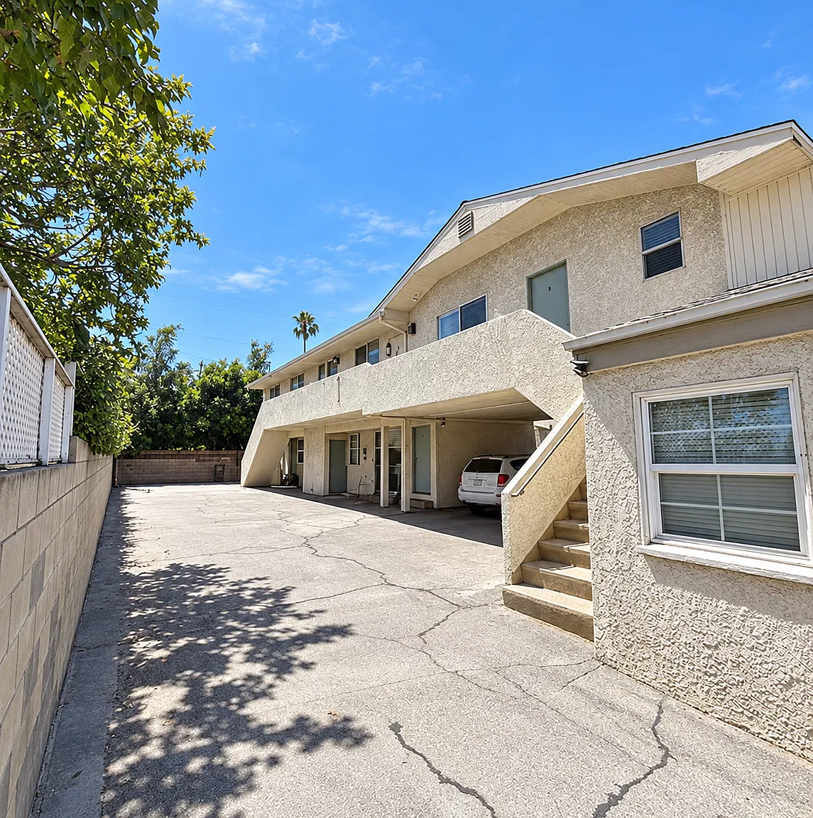 5723 Willowcrest Ave — Photo 3