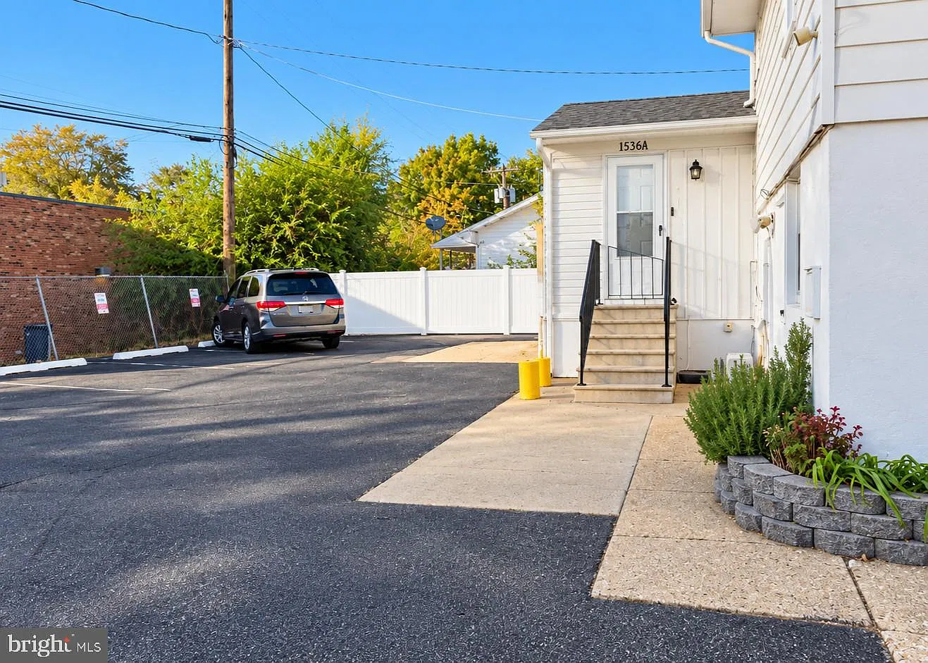 3 bed, 1.0 bath, 1500 sqft, $1,500 — Photo 3