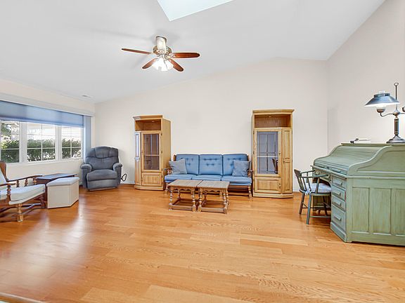 4th image of 280 S Heather Ln