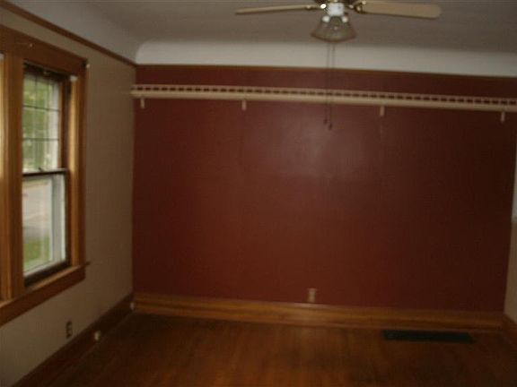 5th image of 616 Elaine Ave