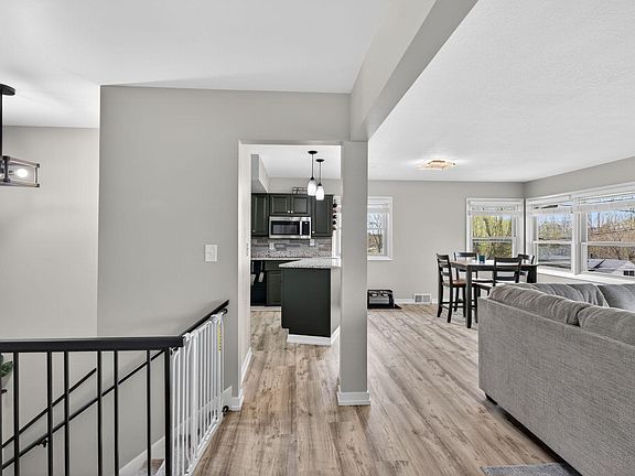 5th image of 1561 11th Ave NE