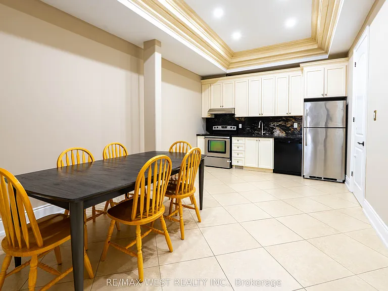 83 Elm Ave #MAIN FLOOR — Photo 11