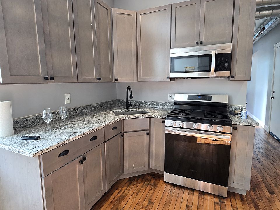 Granite counter top, stainless steel apliances