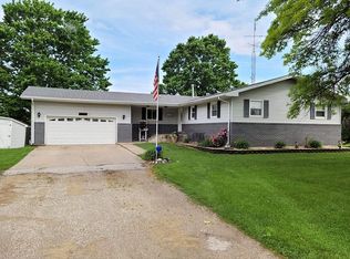 18 Lakeview Dr, Bushnell, IL 61422